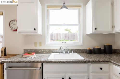 1424 Harmon St, Berkeley CA 94703-2725 exterior