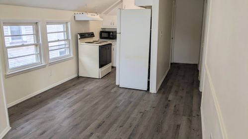 1225 Sanford St, Meskegon MI 49441-2131 exterior