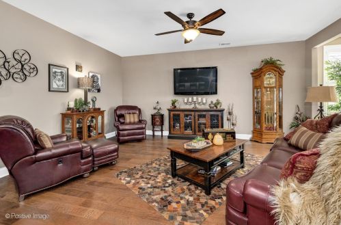 633 Pleasant Dr, Joliet IL 60404-9577 exterior