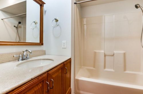 1201 Brookhurst St, Irving TX 75061-5451 exterior