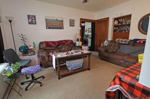 235 Oak St, New Britain CT 06051-1219 exterior