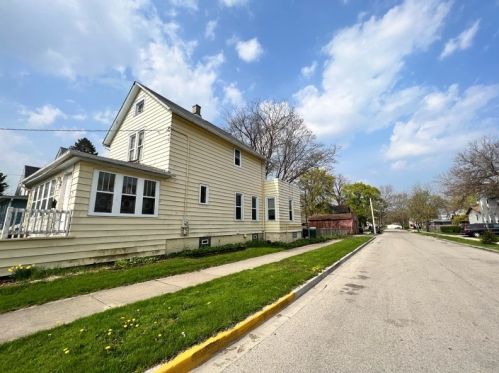 728 Ash St, Waukegan IL 60087-5037 exterior