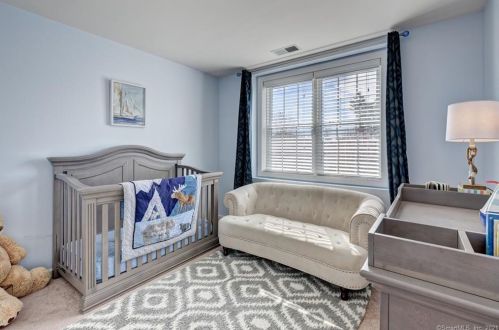 31 Acorn Dr, Windsor Locks CT 06096-1224 exterior