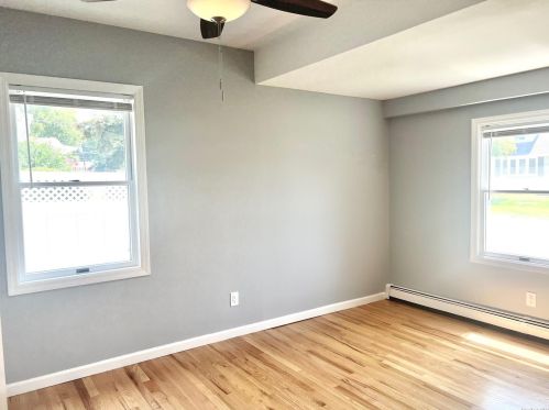 47 22 St, Huntington Station NY 11746-3240 exterior