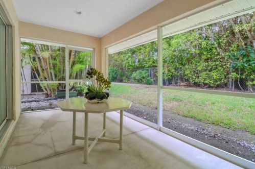 4910 Europa Dr, Naples FL 34105-5671 exterior