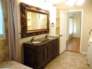 942 Chimney Rock Rd, Houston TX  77056-1601 exterior