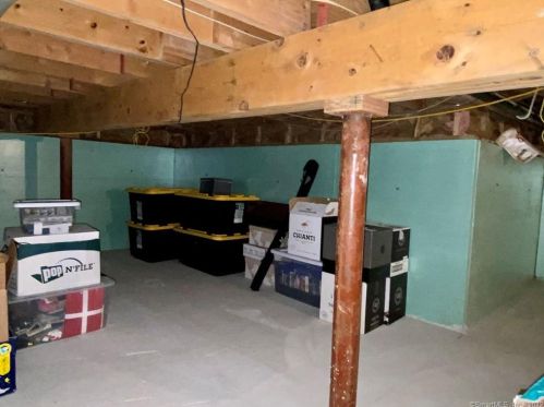 22 Bridle Path Ln, Manchester CT 06042-8303 exterior