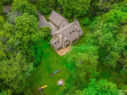 6816 Greenwood Rd, Bull Valley, IL 60097-8719