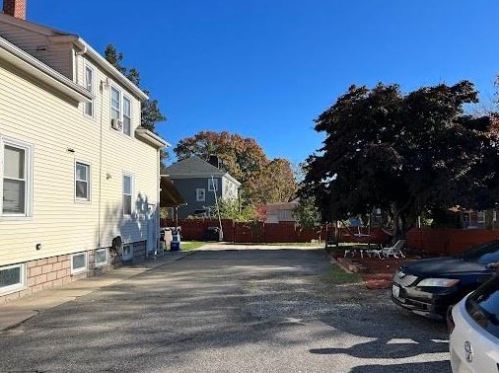91 Berkshire St, Providence, RI 02908-2553