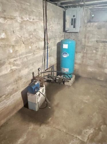 19 Kulas Ter, Seymour CT 06483-2715 exterior