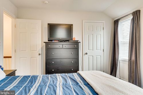 6002 Kings Hwy, Alexandria VA 22303-2219 exterior