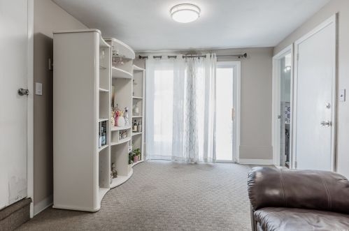 92 Forsythia Ln, Babylon NY 11703-2806 exterior