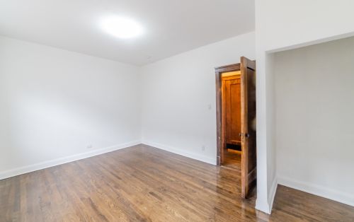 7225 Bennett Ave, Chicago IL  60649-2905 exterior