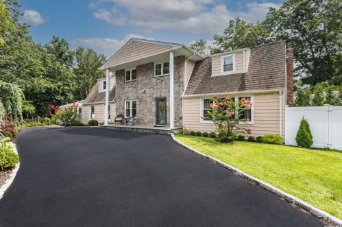 199 Kings Park Rd, Commack, NY 11725-1622