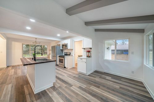 1650 Derbyshire St, Grand Rapids MI 49508-2524 exterior