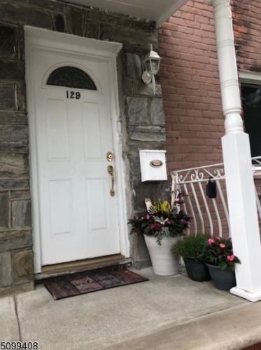 129 Midland Pl, Newark NJ  07106-3310 exterior