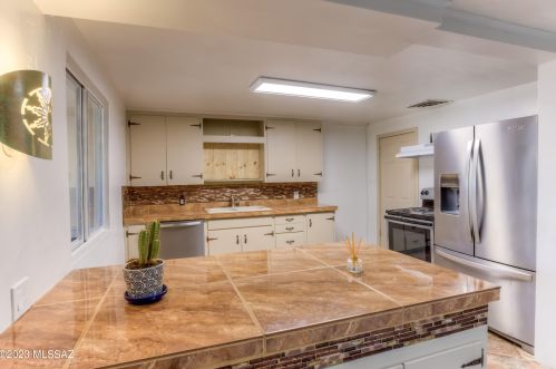 4602 Seneca St, Tucson AZ  85712-3272 exterior