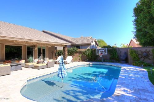 4515 Chisum Trl, Phoenix AZ  85050-8568 exterior