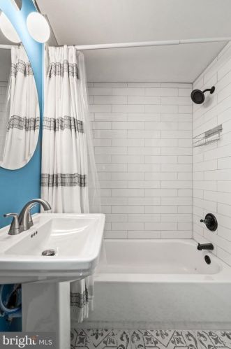 864 20th St, Philadelphia PA  19130-2025 exterior