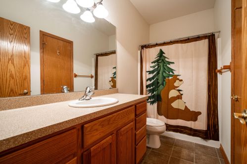 2269 Mangold Ave, Milwaukee WI 53221-4949 exterior