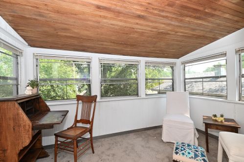 5040 Shoreland Ave, Milwaukee WI  53217-5539 exterior