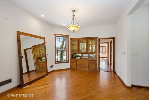 2013 Greenleaf Ave, Chicago IL 60645-3509 exterior