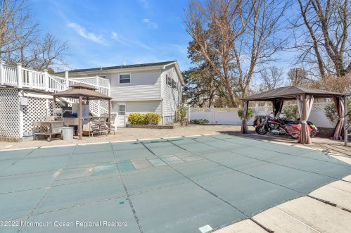 17 Dogwood Dr, Jackson Twp NJ 08527-1342 exterior