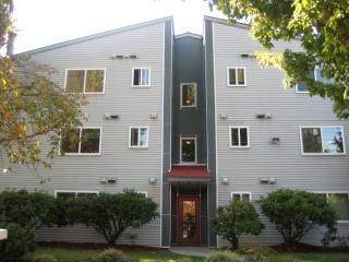 5511 32nd Ave, Seattle WA  98118-2203 exterior