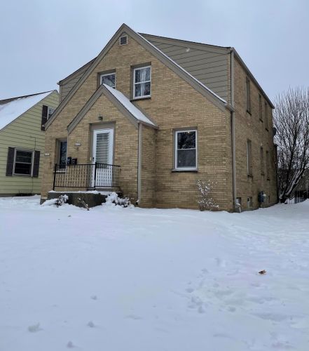 4037 2nd St, Milwaukee, WI 53207-4313