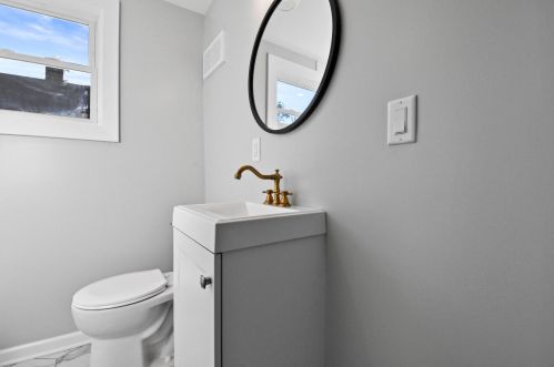 909 Eula Ct, Milwaukee WI  53209-6505 exterior