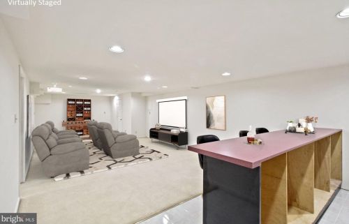 18101 Hayloft Dr, Rockville MD 20855-1667 exterior