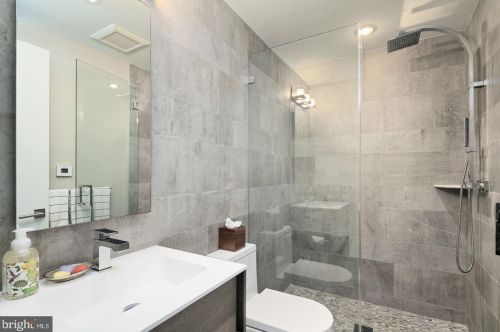 308 2nd St, Philadelphia PA 19133-0040 exterior