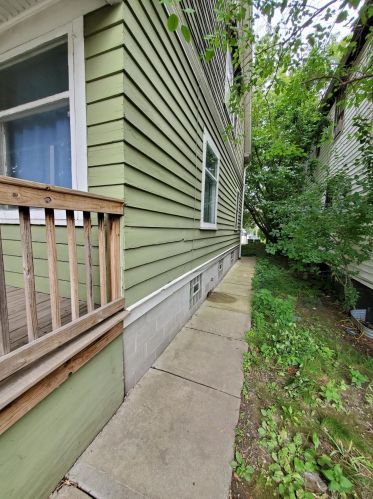 516 Locust St, Milwaukee, WI 53212-2528