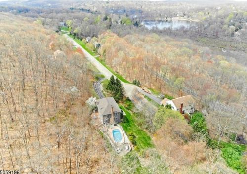 30 Bel Air Dr, Sparta NJ 07871-3735 exterior