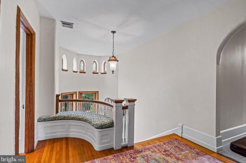 102 Chestnut Hill Ave, Philadelphia PA 19118-2715 exterior