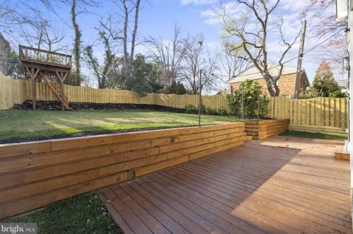 2706 Valley Dr, Alexandria VA  22302-2845 exterior