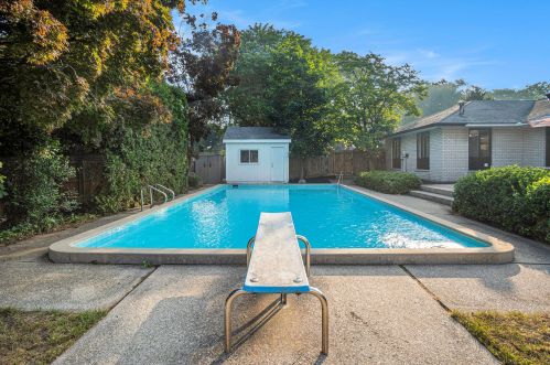 652 Ruddiman Dr, Meskegon MI 49445-2867 exterior