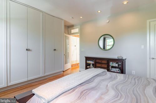 1245 Independence Ave, Washington DC 20003-2302 exterior