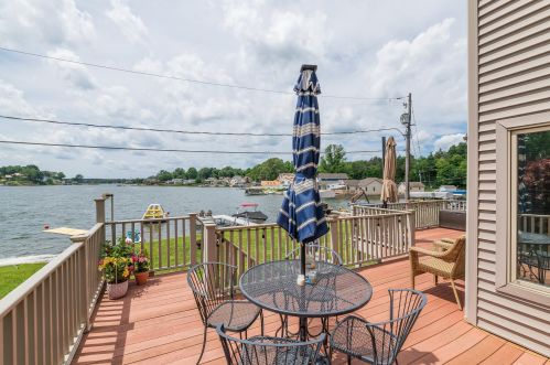 952 Eagle Lk Dr, Kalamazoo MI 49009-8429 exterior