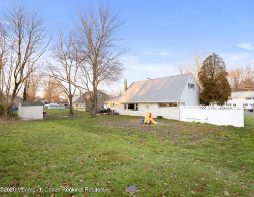 47 Southwood Dr, Old Bridge NJ 08857-1453 exterior