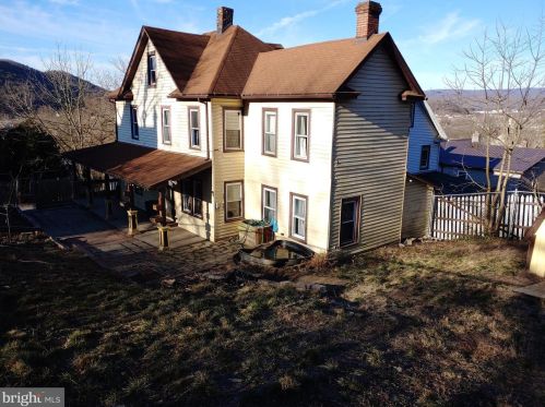 619 4th St, Huntingdon, PA 16652-2425