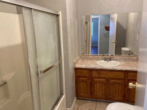 1241 East Ave, Turlock CA 95380-4209 exterior