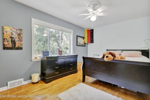 1053 Lantern Hl Dr, East Lansing MI 48823-2831 exterior