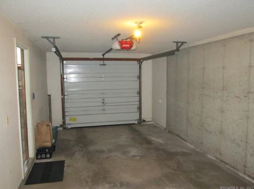 203 New State Rd, Manchester CT 06042-7923 exterior