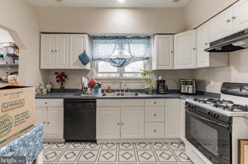 161 27 St, Camden NJ 08105-3927 exterior