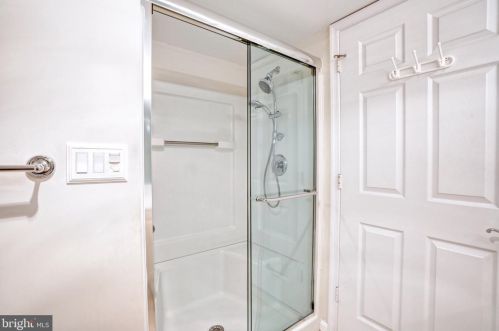 19385 Cypress Ridge Ter, Leesburg VA  20176-5162 exterior