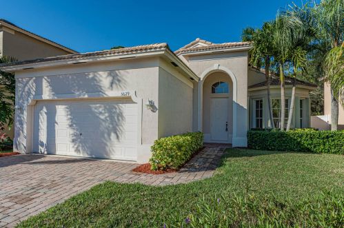 5629 Spanish Riv Rd, Fort Pierce FL 34951-2896 exterior