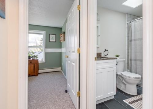 49 Bluffs Dr, Concord NH  03303-1579 exterior