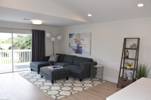 803 104th Ave, Naples, FL 34108-3232