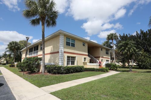 1562 Royal Green Cir, Fort Pierce, FL 34952-4607